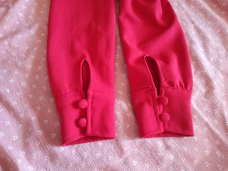 Mono largo rojo con lazos en hombros