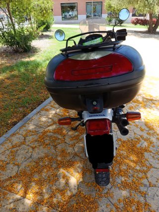 Honda Transalp 600V Blanca y Azul