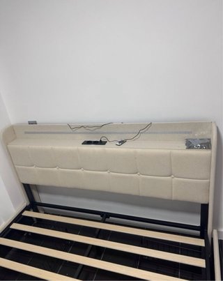Cama King 180x200 con LED y Cajones
