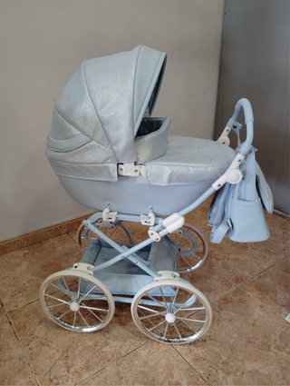 Cochecito de bebé azul