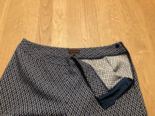 Pantalón pitillo Adolfo Domínguez estampado