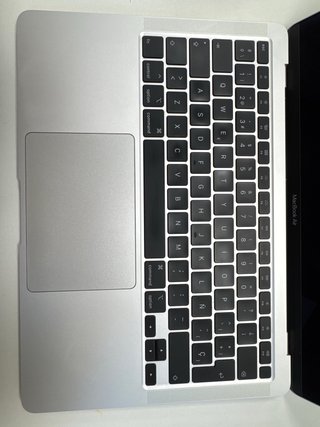 MacBook Air 2020 Plata con embalajes.