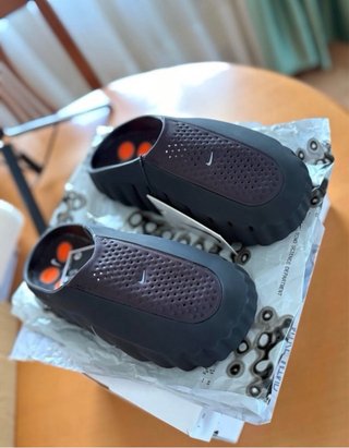 Chanclas Nike Mind 001 grises y negras