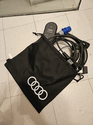 Cargador Portátil Audi e-tron compact 7,2Kw.