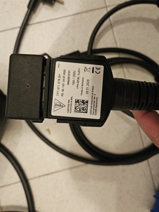 Cargador Portátil Audi e-tron compact 7,2Kw.