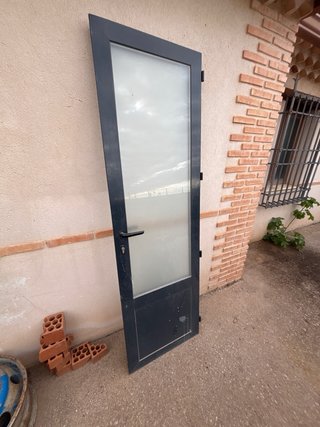Puerta aluminio con cristal