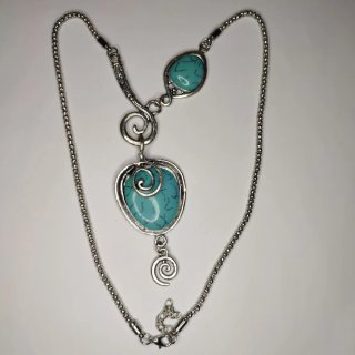 Collar largo con piedra turquesa