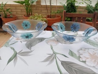 2 Ensaladeras de Cristal con motivos Flores Azul.