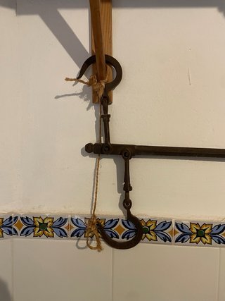 Balanza antigua de hierro