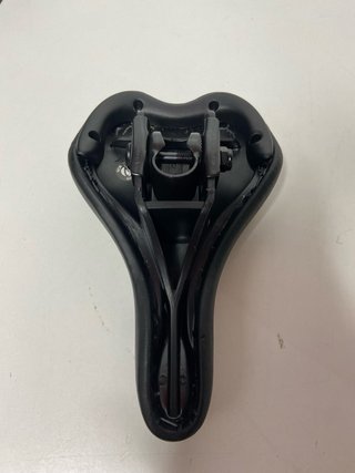: Sillín de bicicleta negro