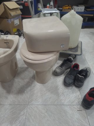 Mueble lavabo con espejo, inodoro y bidé