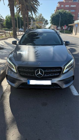 Mercedes-Benz GLA 180 gasolina Gris Oscuro