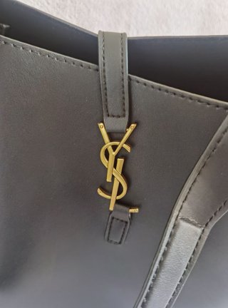 Bolso YSL Hobo grande en piel negra