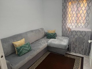 Sofá modular gris de tela