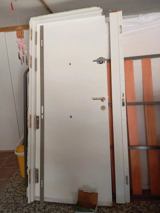 Puerta blindada blanca 2,03 x 0,82