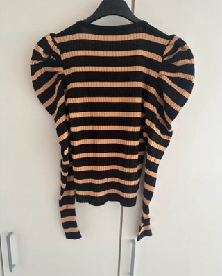 Camiseta ZARA manga abullonada