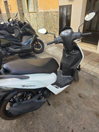 SYM Symphony Scooter Blanca Automática