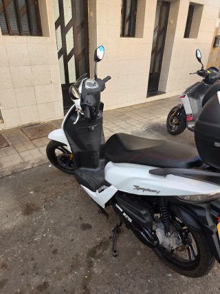 SYM Symphony Scooter Blanca Automática