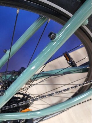 Bicicleta eléctrica trekking motor central cuadro bajo