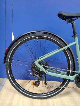 Bicicleta eléctrica trekking motor central cuadro bajo