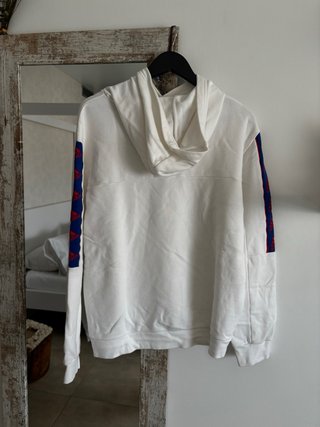 Sudadera Adidas Blanca con Detalles Rojos