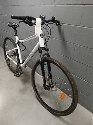 Bicicleta de trekking 28 pulgadas aluminio monoplato 9V