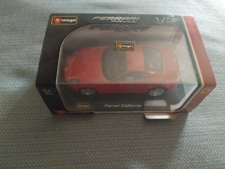 Bburago Ferrari California 1:32