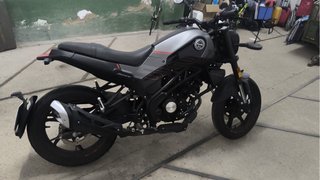 Benelli Leoncino 125 Naked Negra/Gris