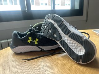 Zapatillas Under Armour Negras y Amarillas