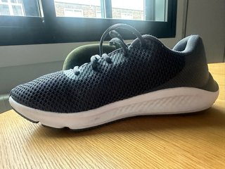 Zapatillas Under Armour Negras y Amarillas