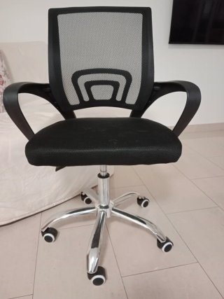 Silla de oficina ergonómica negra