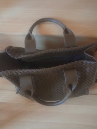 Bolso de mano tejido marrón