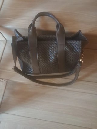 Bolso de mano tejido marrón
