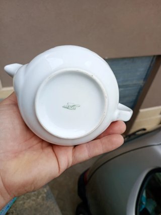 Caraffa per tè/latte in porcellana bianca