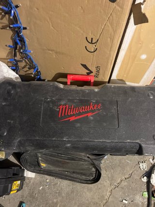 Radial Eléctrica Milwaukee