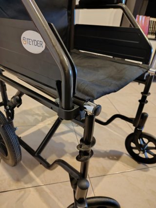 Silla de ruedas ligera, limpia. Entrego tb Barna