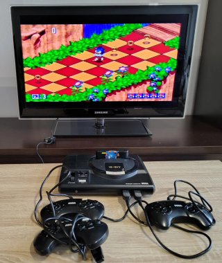Consola Sega Mega Drive PAL + 3 Mandos + Cables
