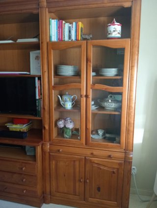 Mueble de salón de pino