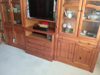 Mueble de salón de pino