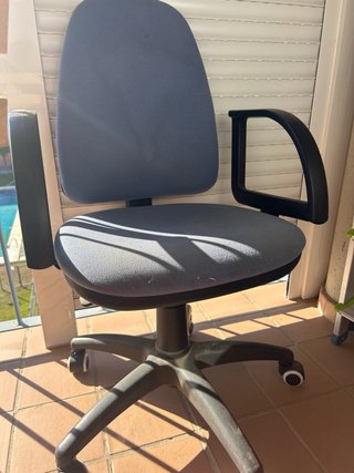 Silla de escritorio ergonómica negra