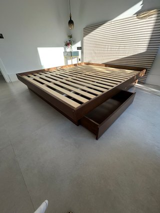 Cama de madera Sato con cajones