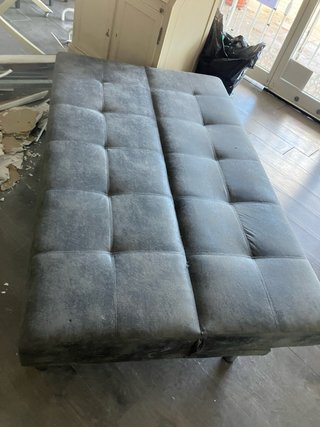Sofa cama Sillas de oficina en piel beige y madera