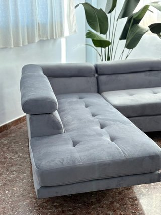 Sofá moderno amplio en gris de terciopelo - Nuevo