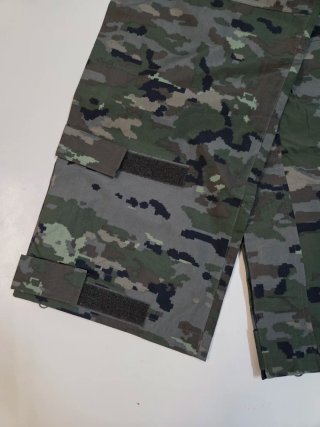 Traje de intemperie boscoso pixelado Et