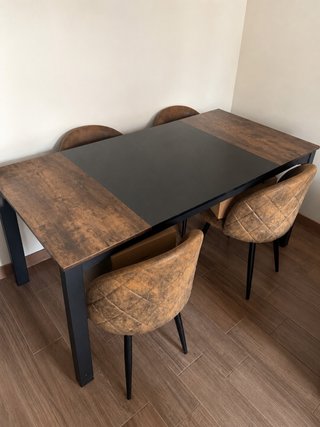 Tavolo da pranzo e 4 sedie in stile industriale