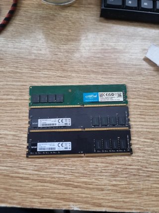 2x 8GB DDR4 Crucial y Lexar 3200MHz CL22