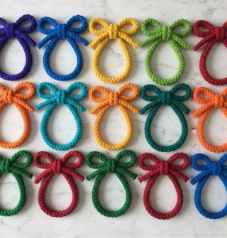 Decorazioni pasquali realizzati in tricotin