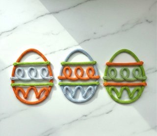 Decorazioni pasquali realizzati in tricotin