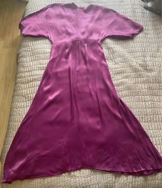 Vestido Zara satén púrpura talla M