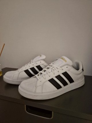 Zapatillas Adidas Blancas y Negras